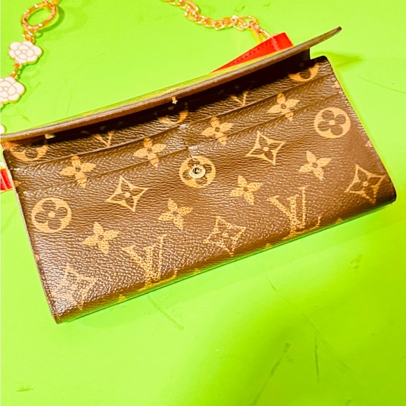 Louis Vuitton Brown Monogram Sarah long bifold wallet this is Labeled feature - Picture 5 of 15
